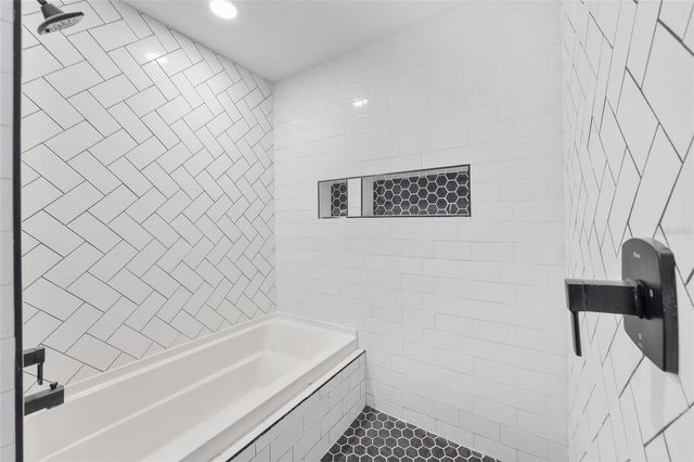 914 E NORTH BAY STREET, Tampa, FL 33603