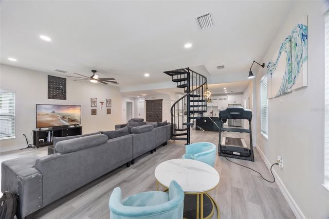 914 E NORTH BAY STREET, Tampa, FL 33603