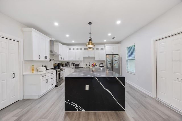 914 E NORTH BAY STREET, Tampa, FL 33603