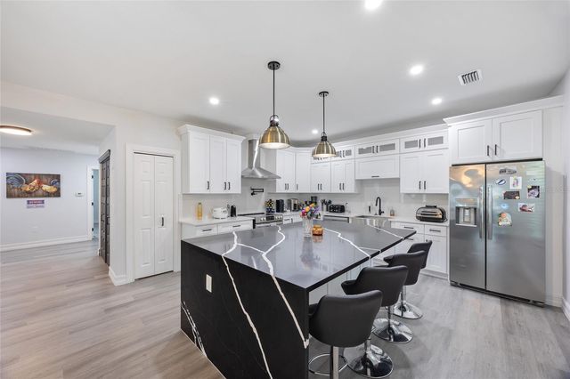 914 E NORTH BAY STREET, Tampa, FL 33603