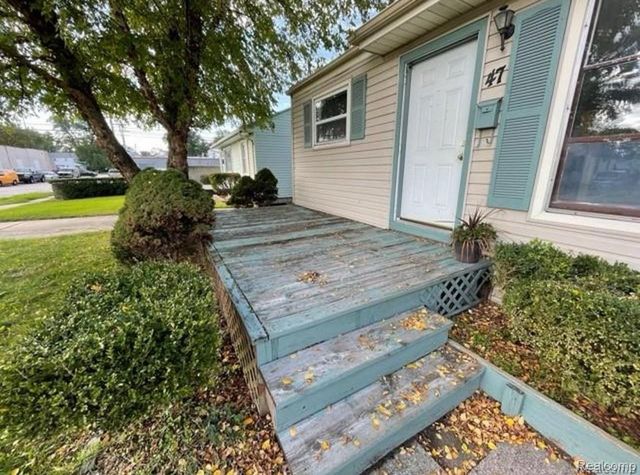 47 E Barrett Avenue, Madison Heights, MI 48071