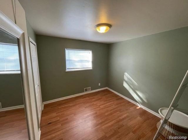 47 E Barrett Avenue, Madison Heights, MI 48071