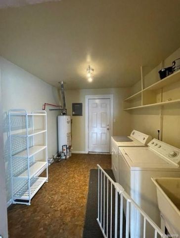47 E Barrett Avenue, Madison Heights, MI 48071