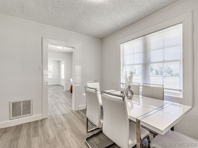 4809 S 33rd West Avenue, Tulsa, OK 74107