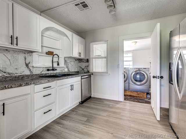 4809 S 33rd West Avenue, Tulsa, OK 74107