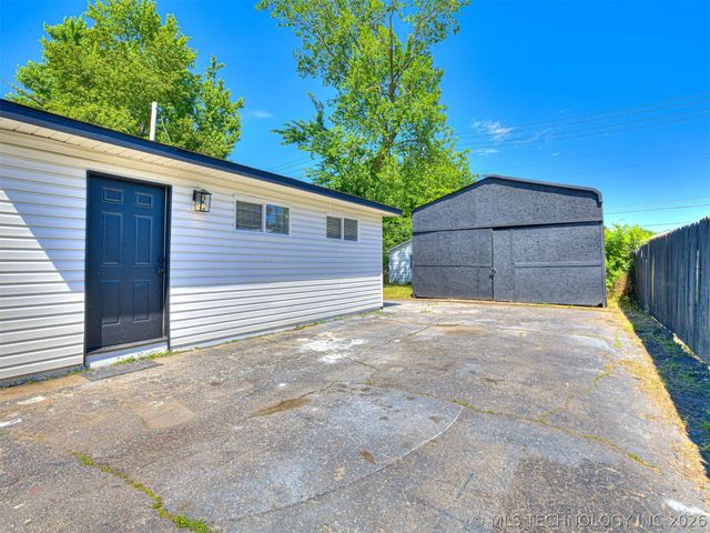4809 S 33rd West Avenue, Tulsa, OK 74107