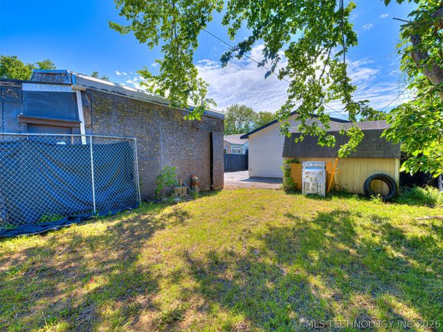 4809 S 33rd West Avenue, Tulsa, OK 74107