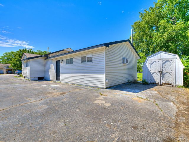 4809 S 33rd West Avenue, Tulsa, OK 74107