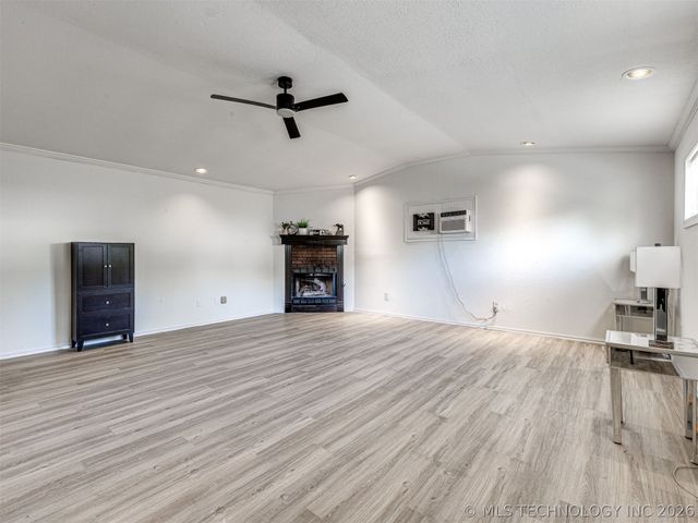 4809 S 33rd West Avenue, Tulsa, OK 74107