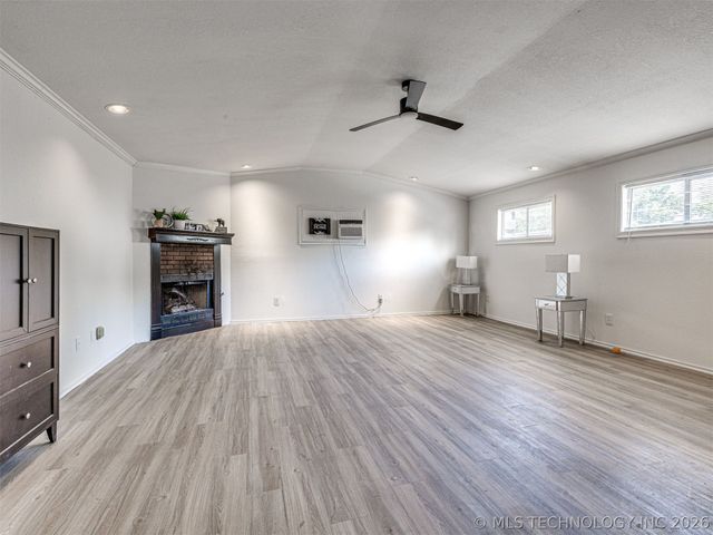 4809 S 33rd West Avenue, Tulsa, OK 74107