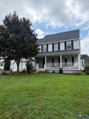 10520 Runnymeade Dr, Glen Allen, VA 23059