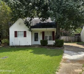 312 N Grove Circle, Brandon, MS 39047