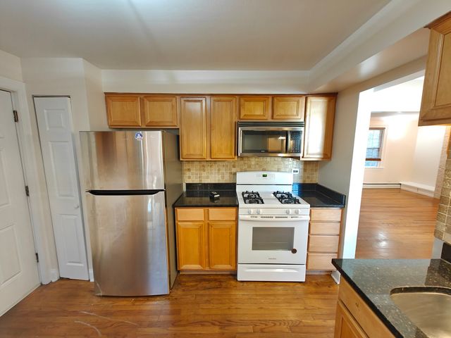 7555 N Oakley Avenue 1A, Chicago, IL 60645