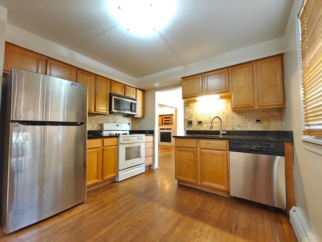 7555 N Oakley Avenue 1A, Chicago, IL 60645