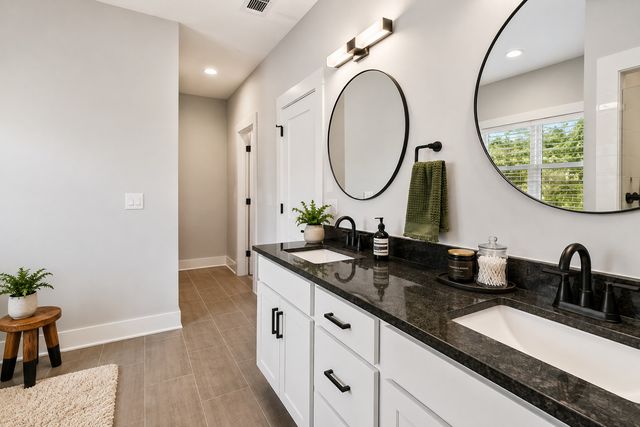 1227 N Avondale Cir, Nashville, TN 37207