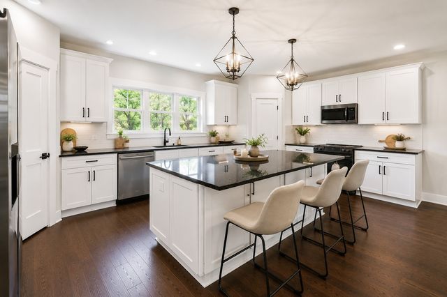 1227 N Avondale Cir, Nashville, TN 37207