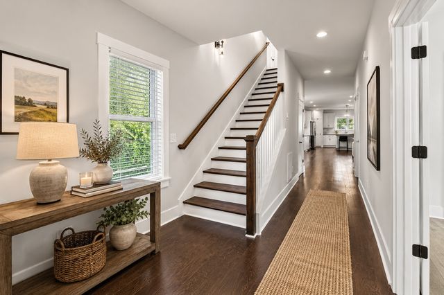 1227 N Avondale Cir, Nashville, TN 37207