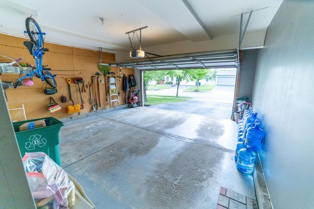 406 Western Dreamer Drive, Delaware, OH 43015