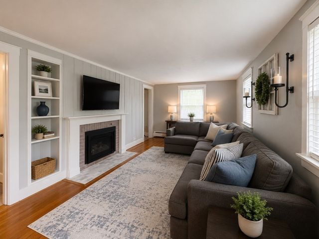 28 Park St, Wrentham, MA 02093