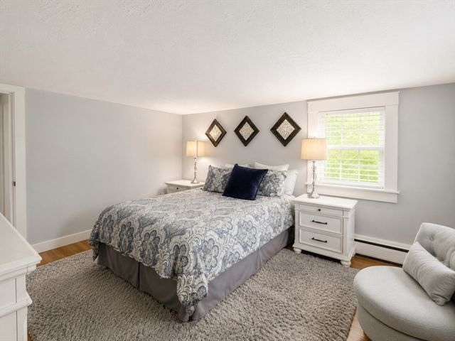 28 Park St, Wrentham, MA 02093