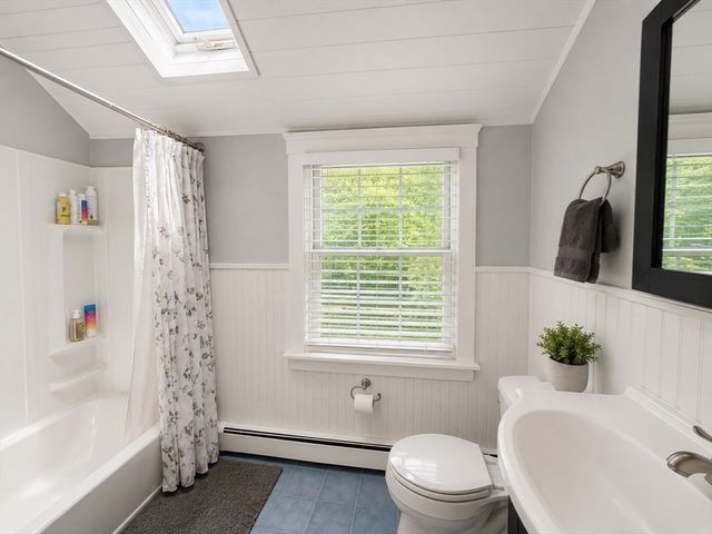 28 Park St, Wrentham, MA 02093