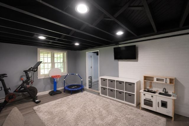 28 Park St, Wrentham, MA 02093