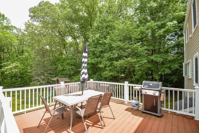 28 Park St, Wrentham, MA 02093
