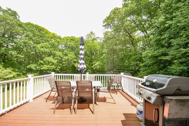 28 Park St, Wrentham, MA 02093