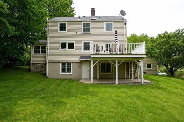 28 Park St, Wrentham, MA 02093