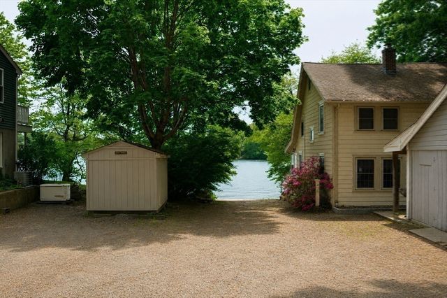 28 Park St, Wrentham, MA 02093