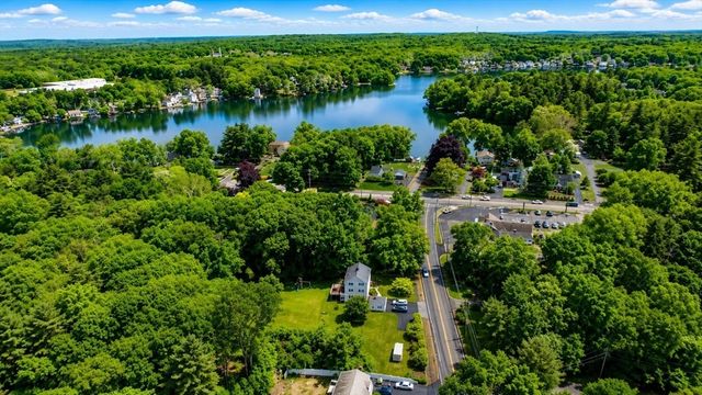 28 Park St, Wrentham, MA 02093
