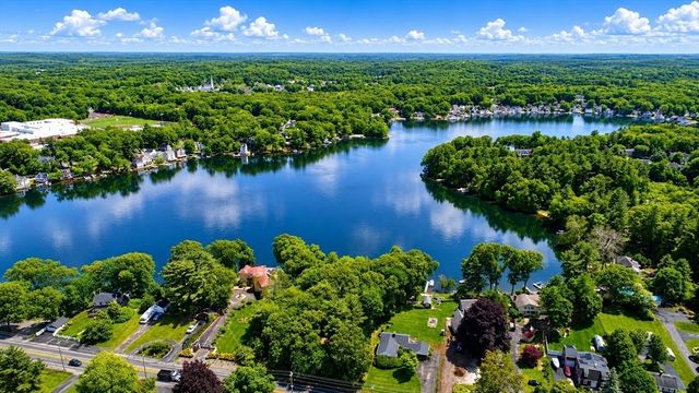 28 Park St, Wrentham, MA 02093