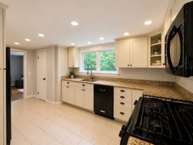 28 Park St, Wrentham, MA 02093
