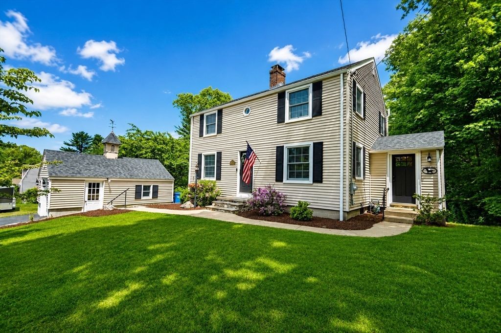28 Park St, Wrentham, MA 02093