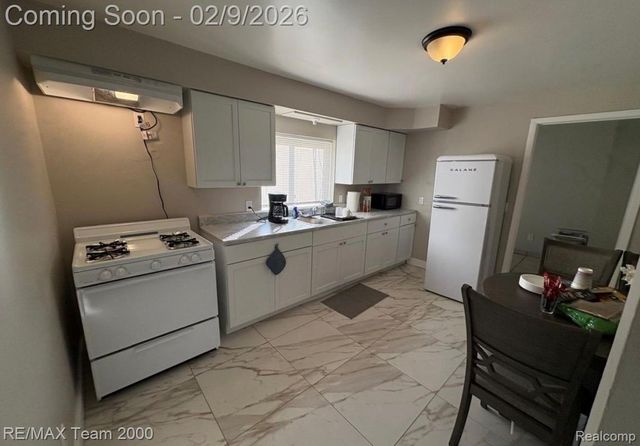 6431 Centralia Street, Dearborn Heights, MI 48127