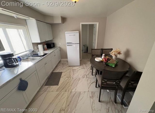 6431 Centralia Street, Dearborn Heights, MI 48127