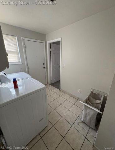 6431 Centralia Street, Dearborn Heights, MI 48127