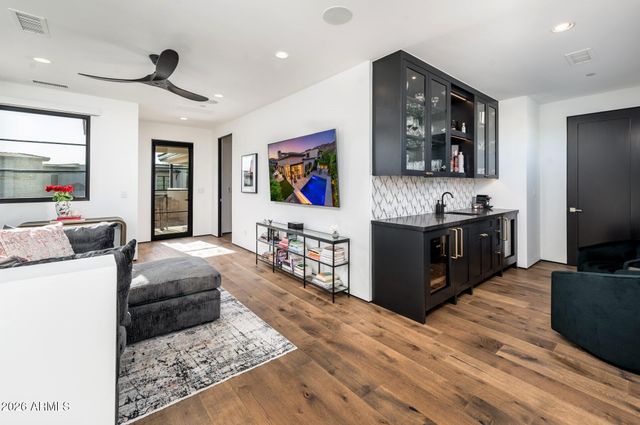 6403 N LOST DUTCHMAN Drive, Paradise Valley, AZ 85253