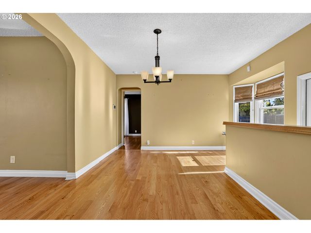 11244 Ne SKIDMORE St, Portland, OR 97220