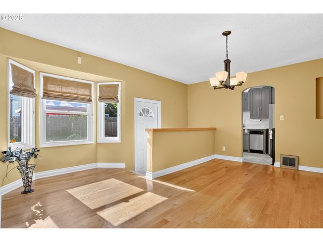 11244 Ne SKIDMORE St, Portland, OR 97220