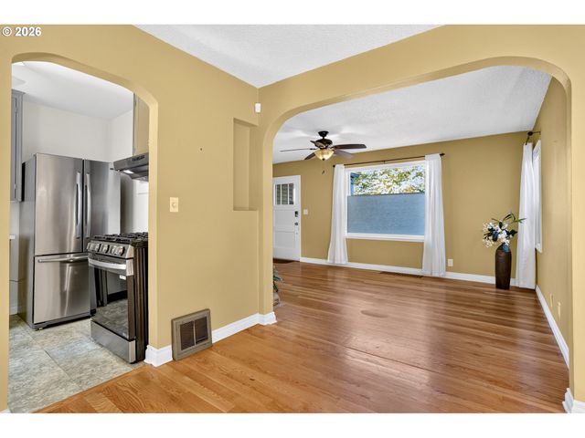 11244 Ne SKIDMORE St, Portland, OR 97220