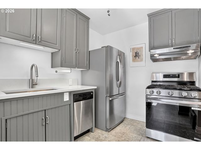 11244 Ne SKIDMORE St, Portland, OR 97220