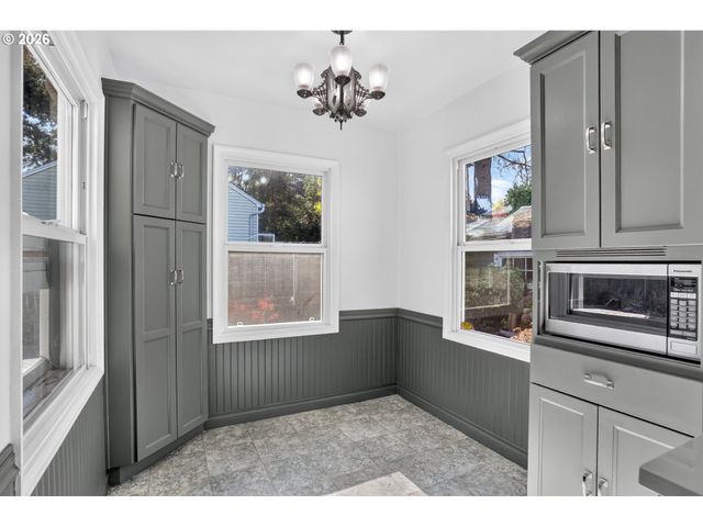 11244 Ne SKIDMORE St, Portland, OR 97220