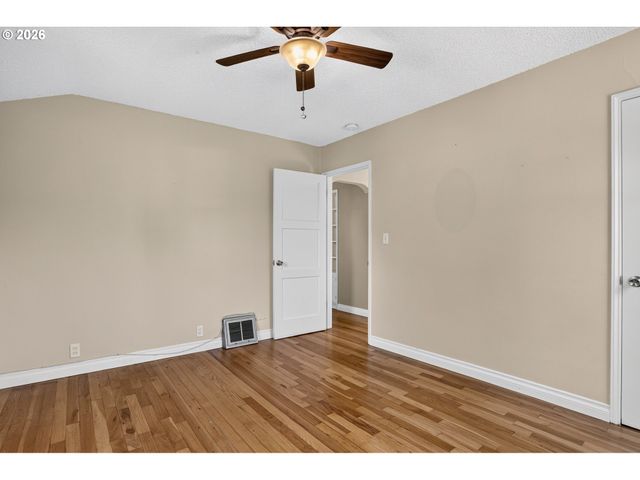 11244 Ne SKIDMORE St, Portland, OR 97220