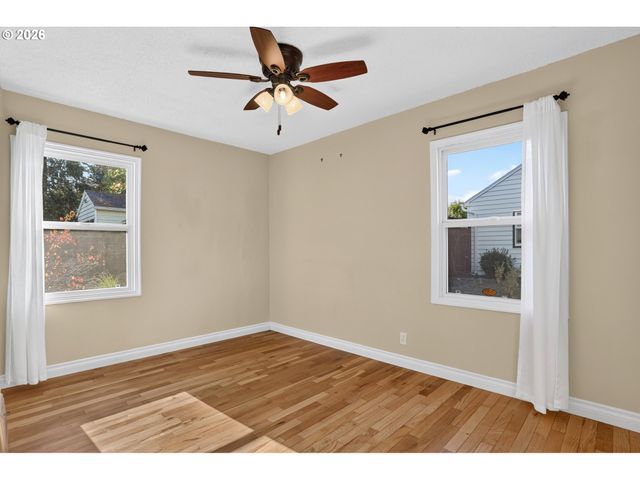 11244 Ne SKIDMORE St, Portland, OR 97220