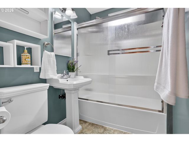11244 Ne SKIDMORE St, Portland, OR 97220