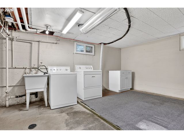 11244 Ne SKIDMORE St, Portland, OR 97220