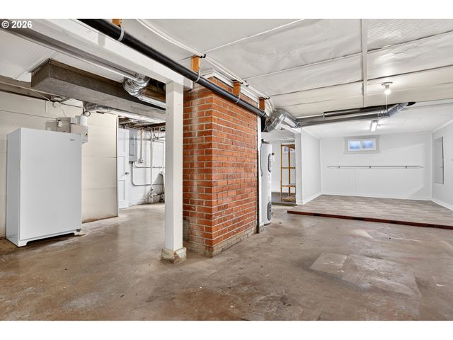 11244 Ne SKIDMORE St, Portland, OR 97220