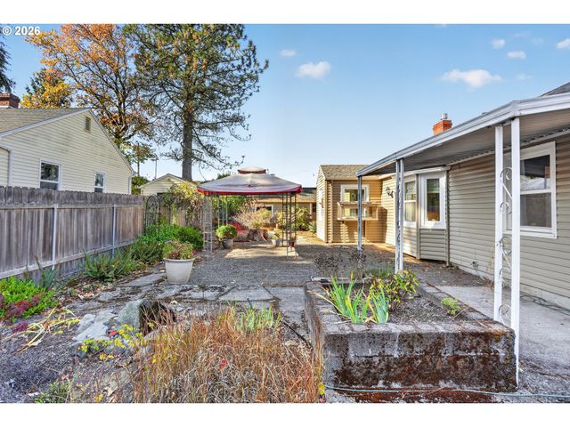 11244 Ne SKIDMORE St, Portland, OR 97220