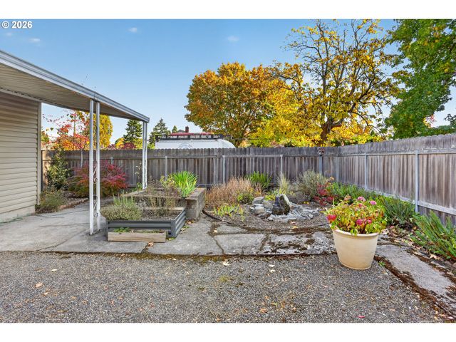 11244 Ne SKIDMORE St, Portland, OR 97220